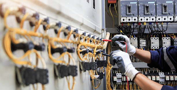 Professional Electrician technician working in Oak Hills Place, LA